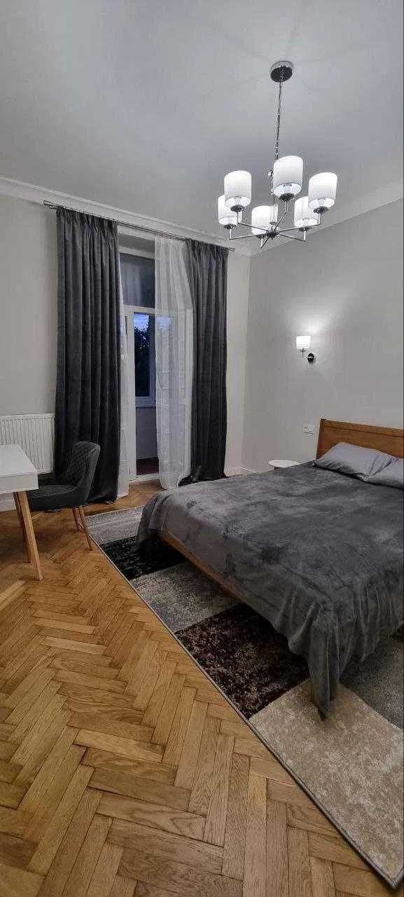 Spacious 2-Room Apartment in City Center with Parking and Balcony