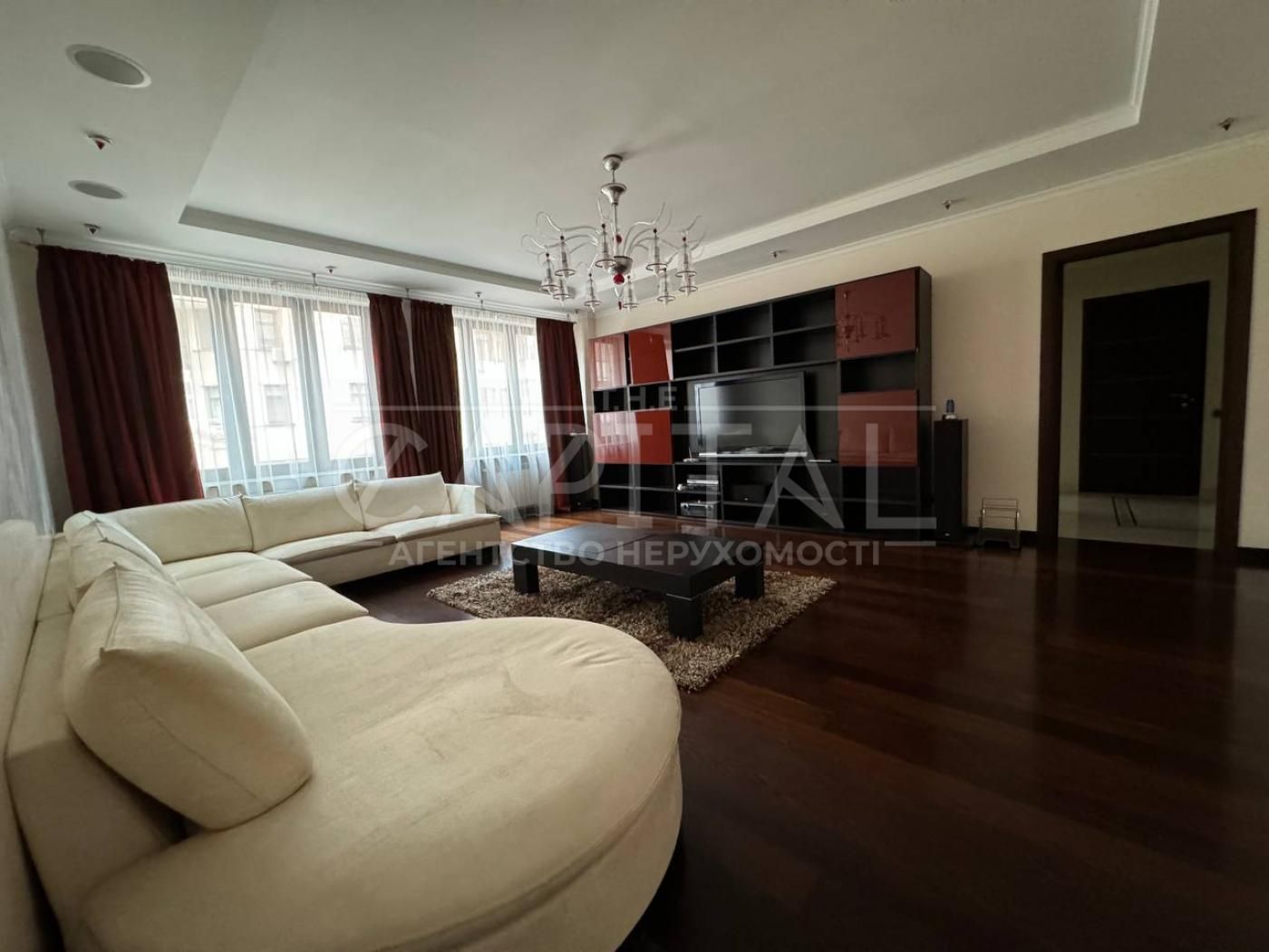 Spacious Apartment on Pavlivska Street with Designer Interior