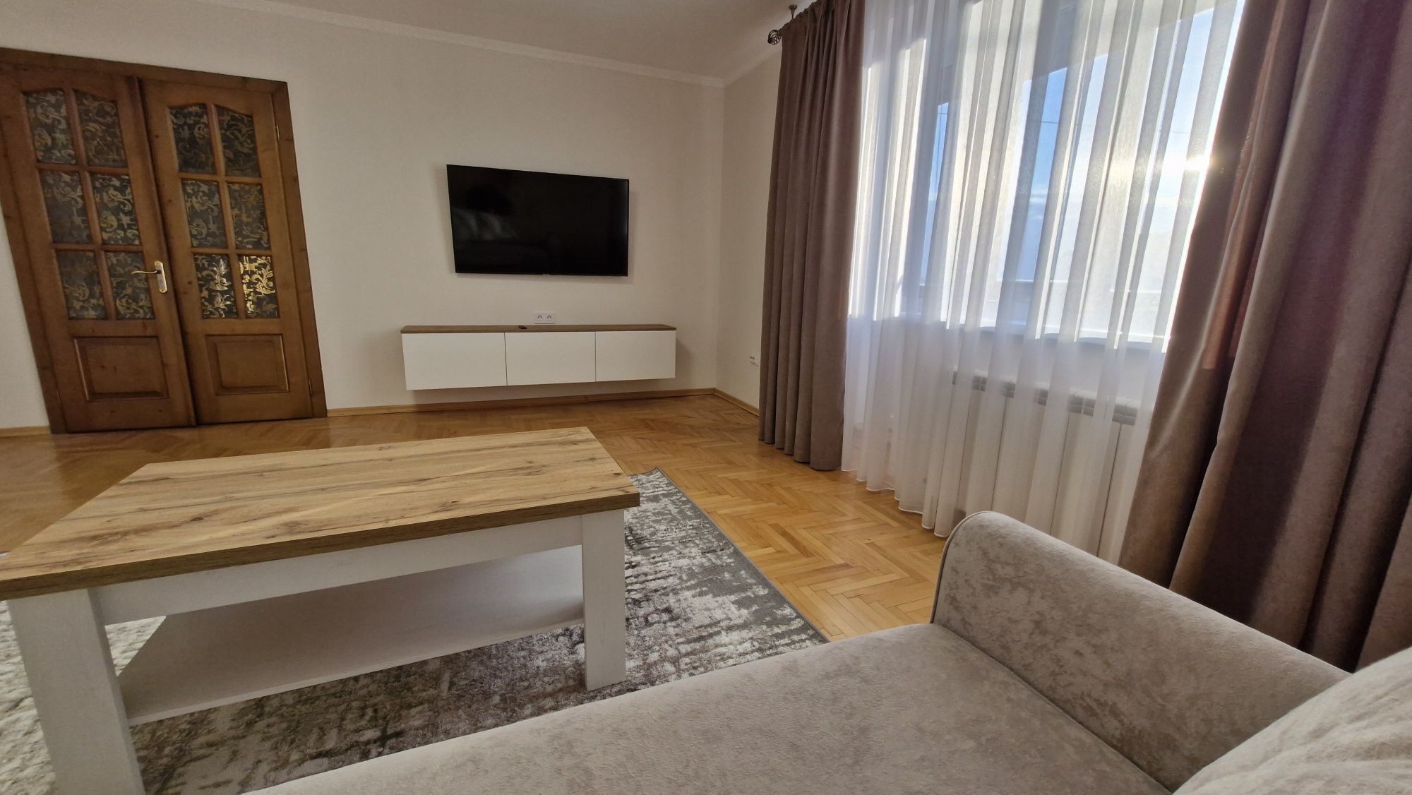 Spacious 3-Bedroom Apartment with Modern Kitchen Pasichna