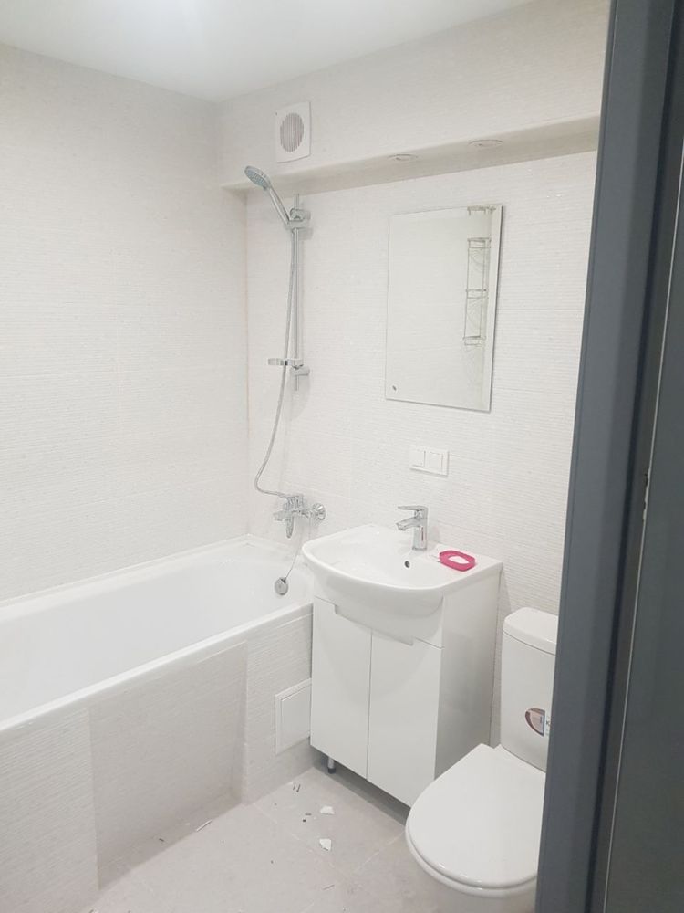 Fully Furnished 1-Bedroom Apartment with Designer Renovation