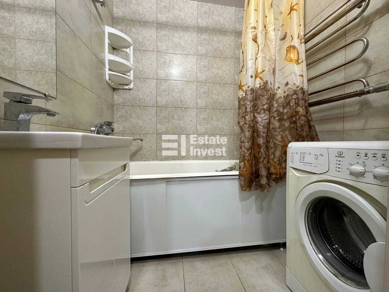 3-Room Apartment with New Renovation on Derevyanka Street