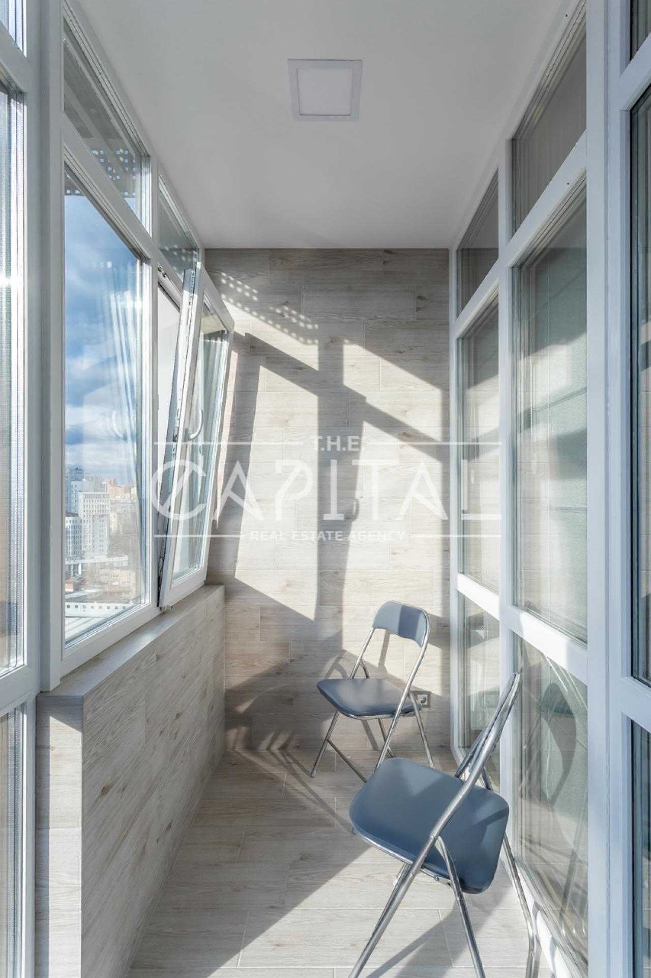Designer 2-bedroom apartment with panoramic city views