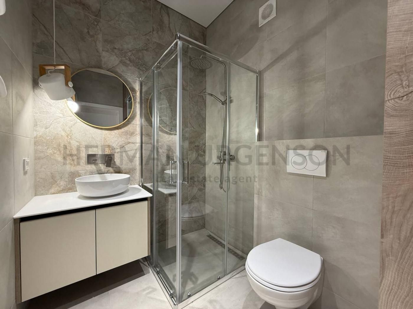 Spacious 1-Bedroom Apartment in Quadrat Complex with Modern Amenities