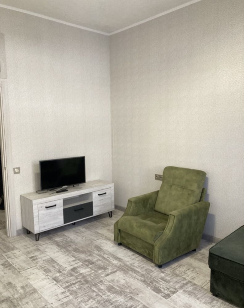 Modern 1-Bedroom Apartment Near Three Metro Stations