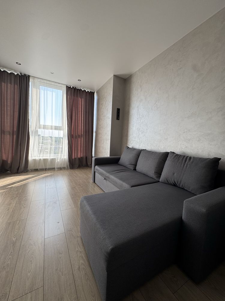 One-bedroom apartment in Bulvar Akatsiy complex near Bus Station, 10 min from city center