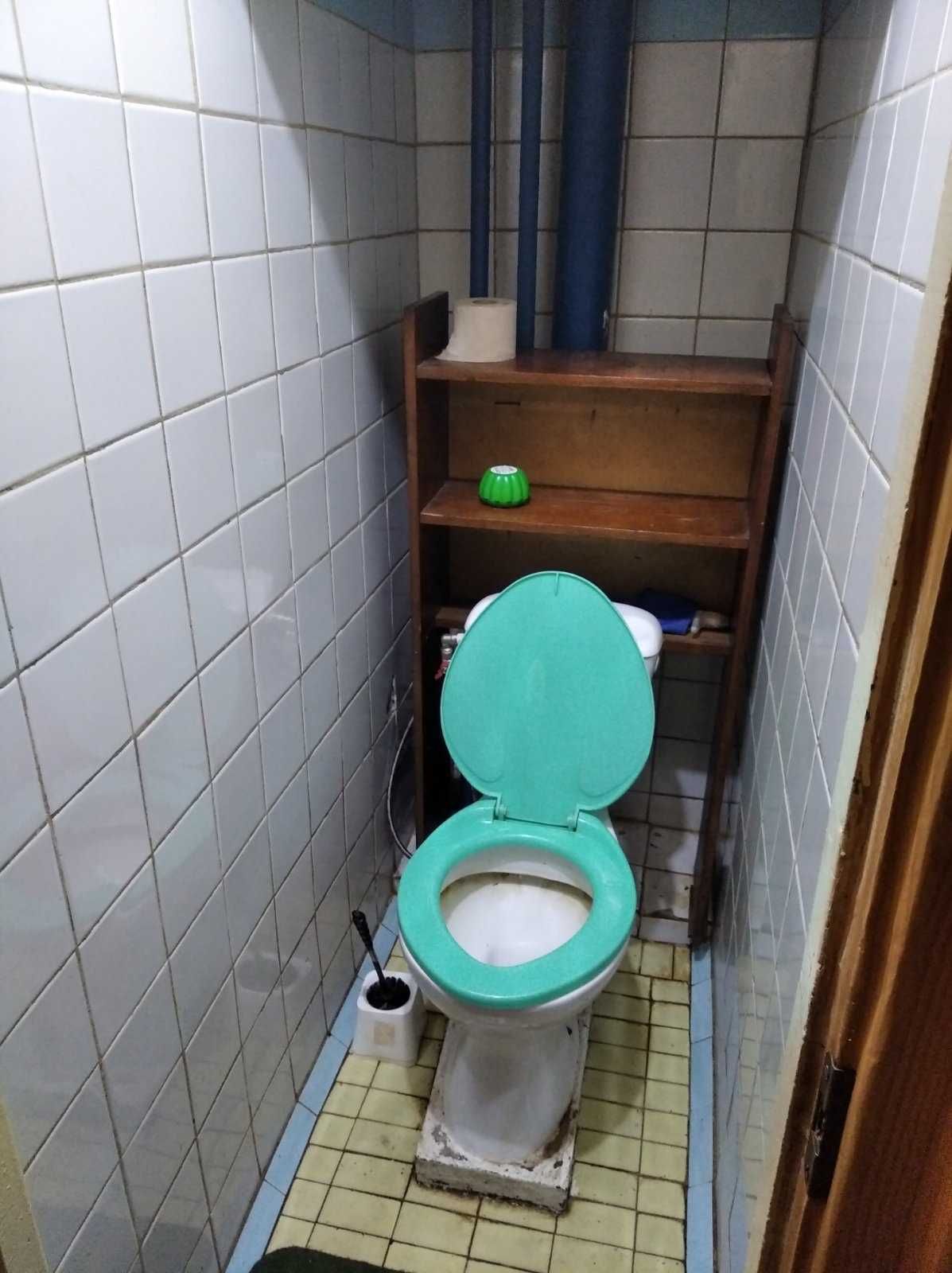 2-Room Apartment in Svyatoshin District near April Shopping Center