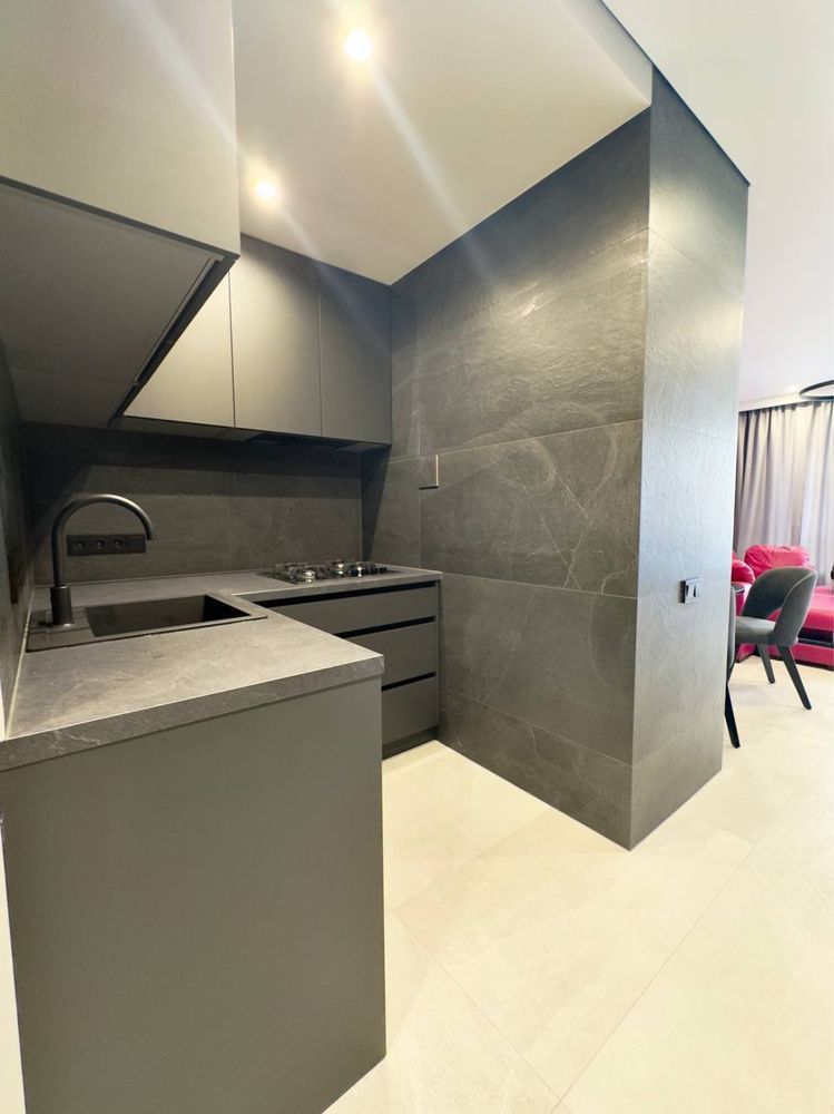 Spacious 1-Bedroom Apartment in Continent Complex