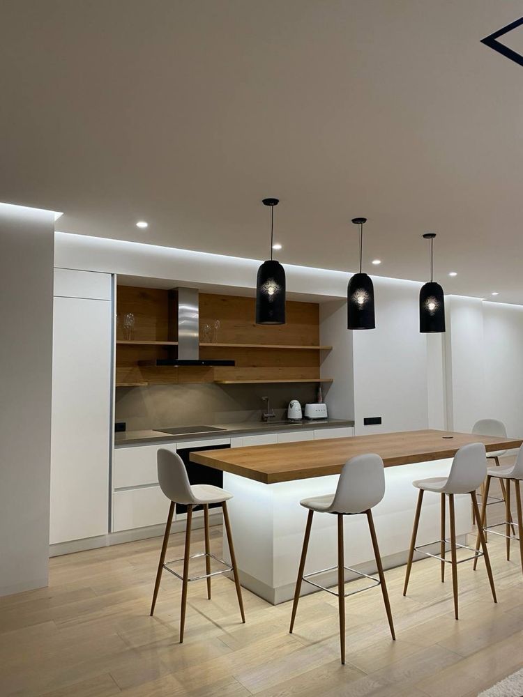 Spacious Apartment in Novodvoryansky Complex Near Shevchenko Park