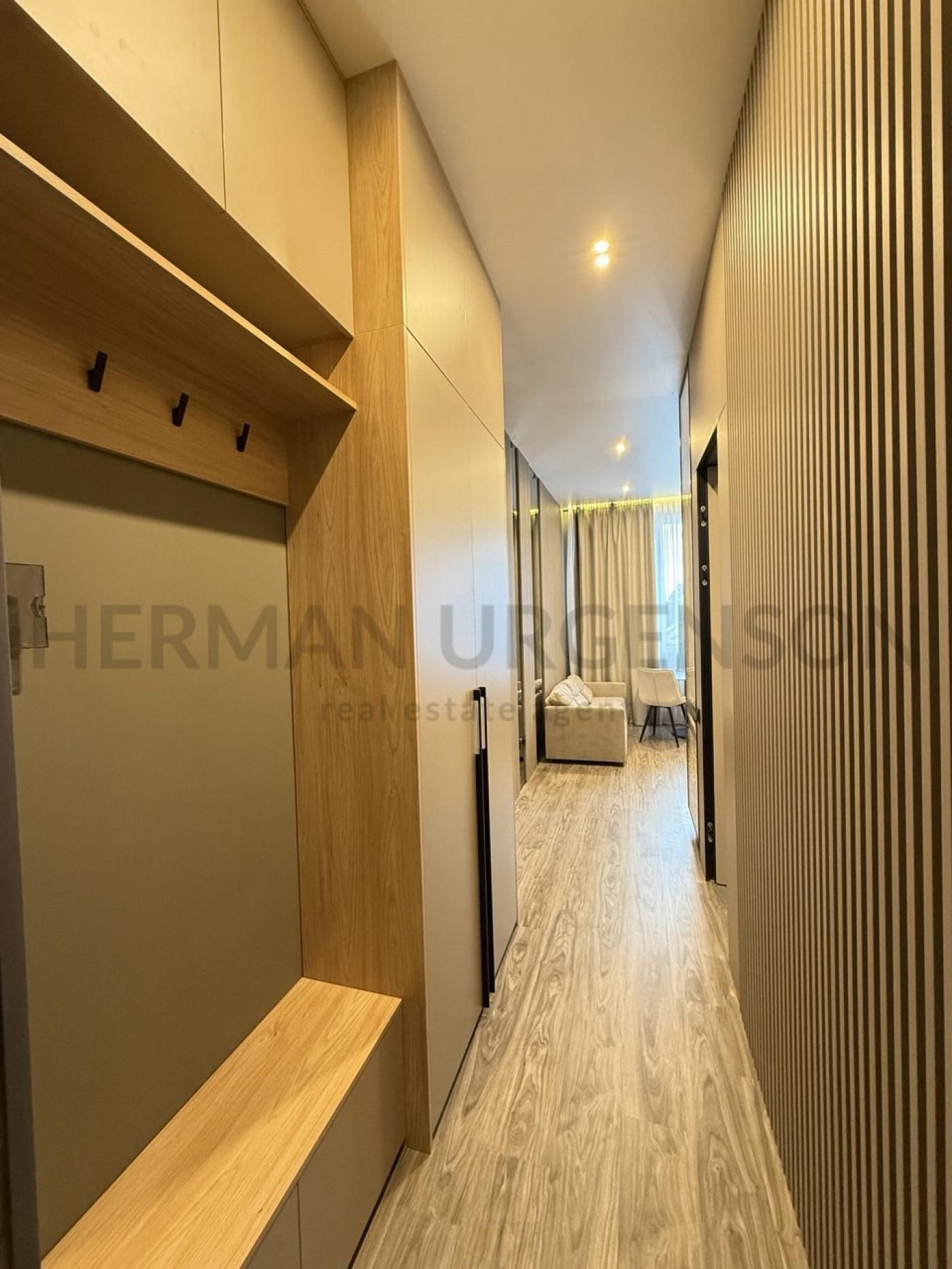 Stylish Designer 1-Bedroom Apartment in City Center with Premium Amenities