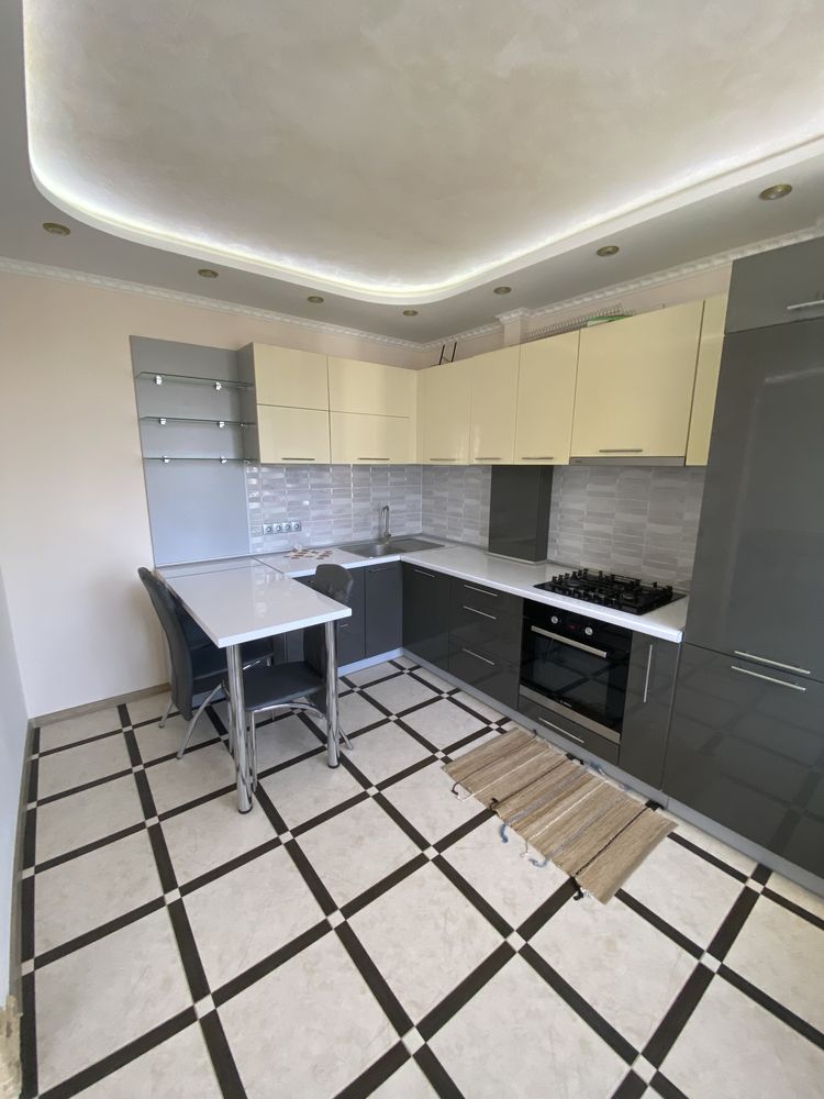 3-Room Apartment on Khyry Street with Comfortable Layout and Amenities
