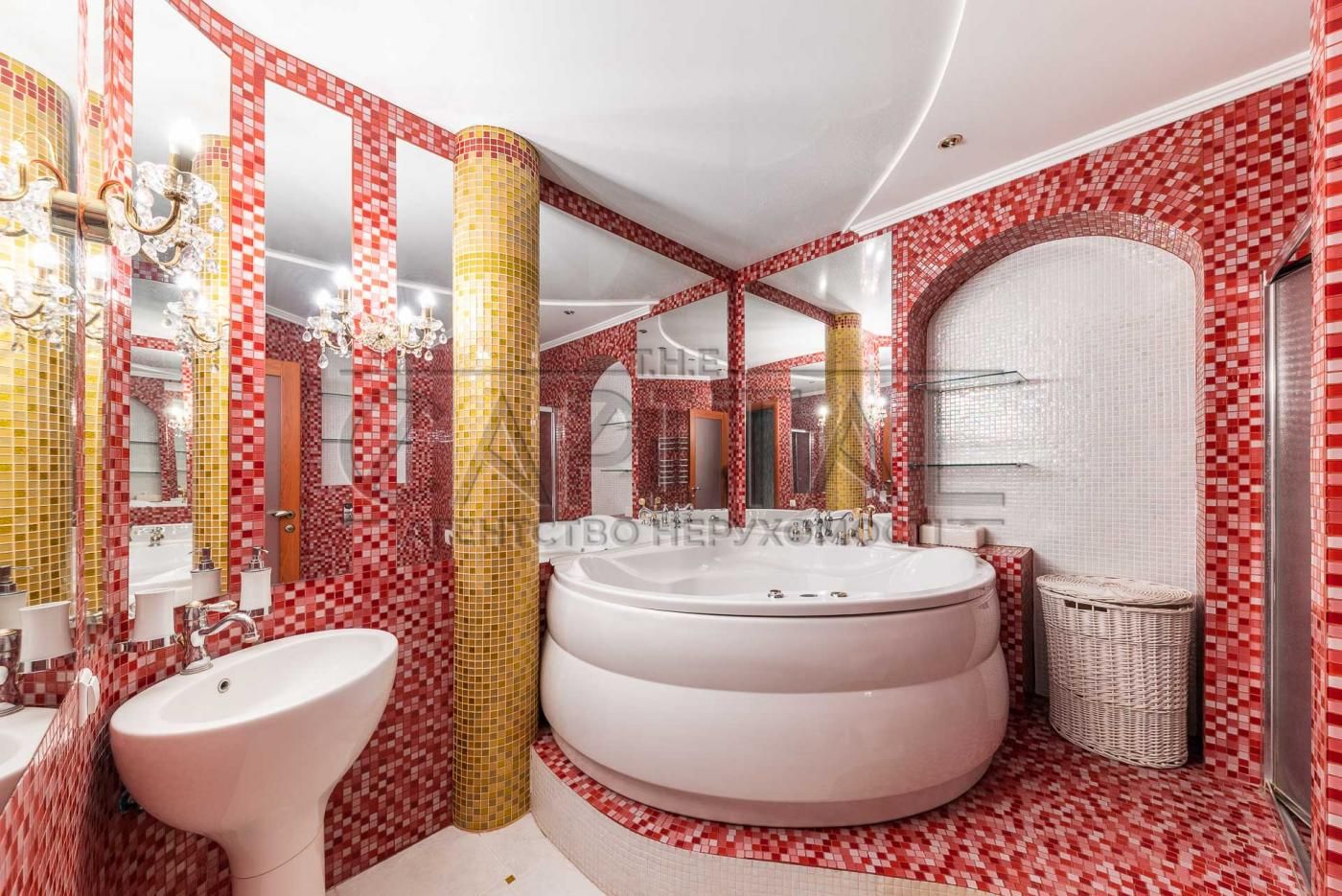3-Bedroom Apartment in Tsarsky Complex, Pechersk District, Kyiv