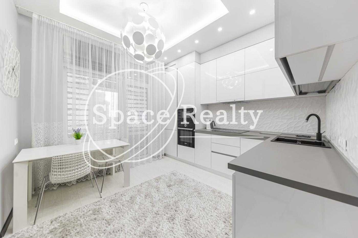 Modern 1-Bedroom Studio Apartment in Novopechersk Lipki Complex
