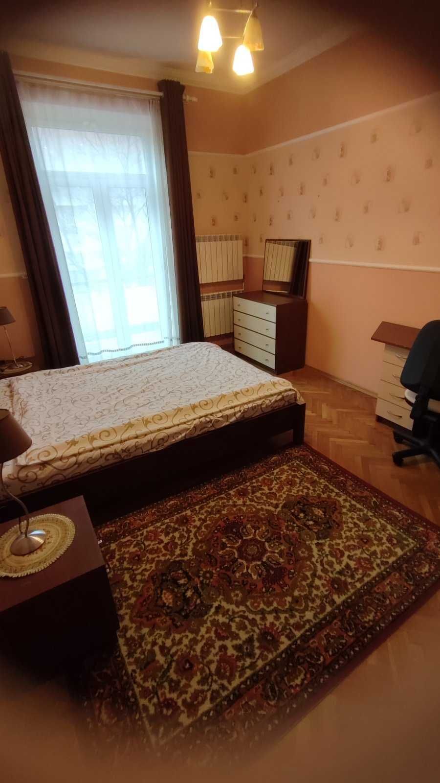 Просторная 3-комнатная квартира в центре города, полностью меблированная