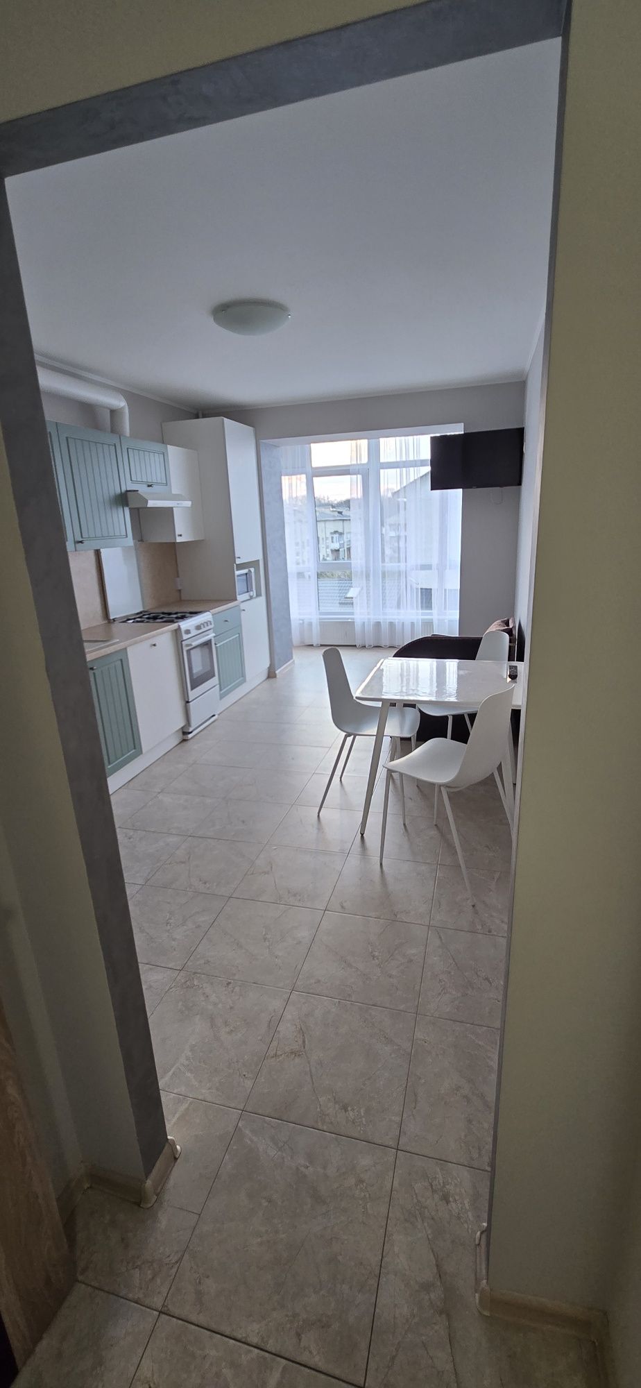 Modern Apartment with Designer Kitchen and Shower Room
