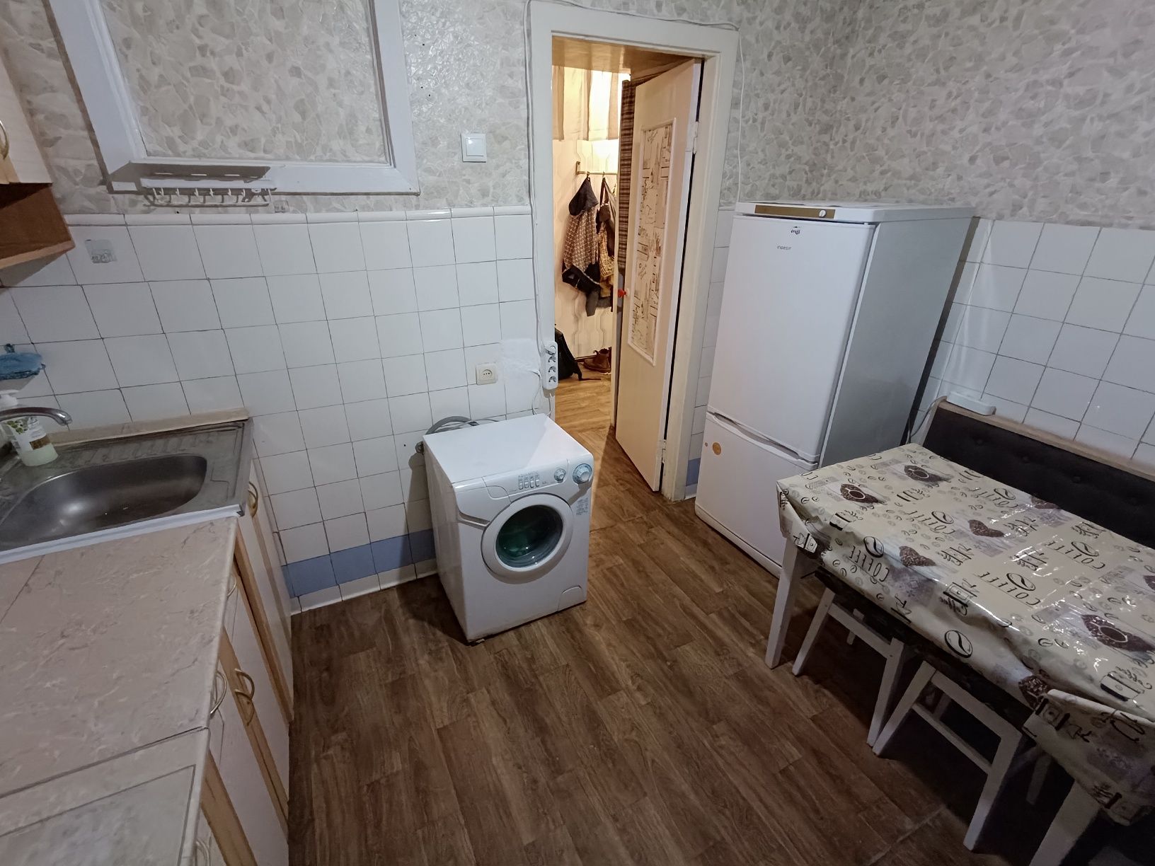 Two-Bedroom Apartment with Balcony in Desnianskyi District
