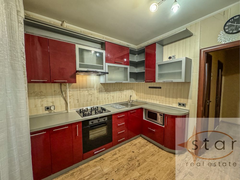 Modern 39m² Apartment with Red Kitchen Near Post