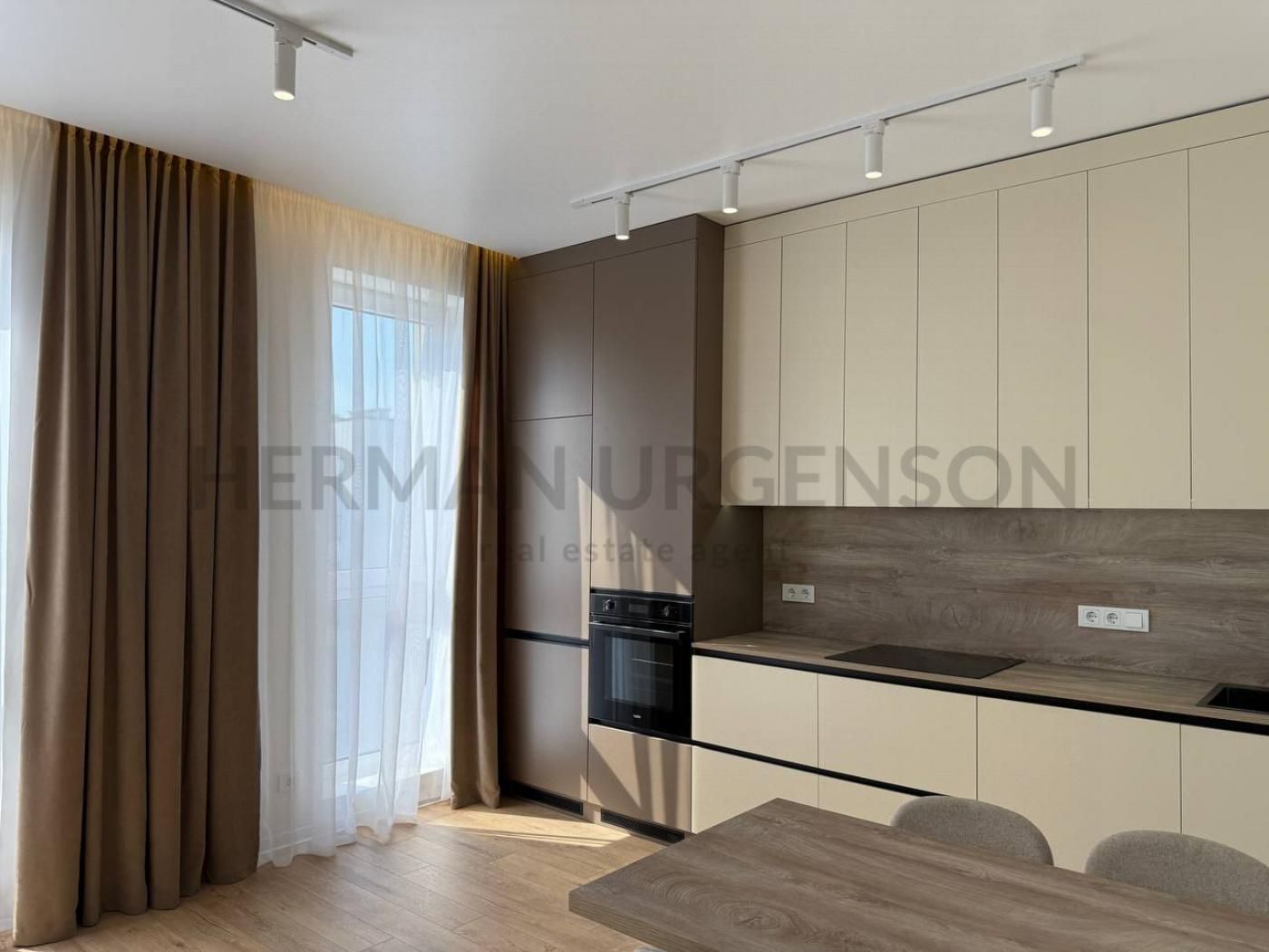 Spacious 1-Bedroom Apartment in Quadrat Complex with Modern Amenities