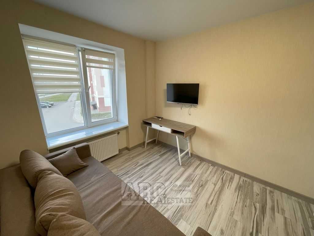 Modern Smart Apartment Near Metro with Fresh Renovation