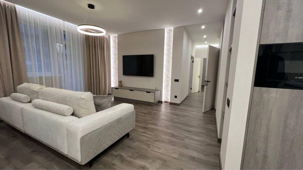 3-Room Apartment in Odessa, Genuyezska Street, 89 m², 14th Floor