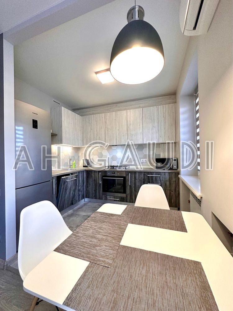 Central City Studio Apartment with Full Amenities