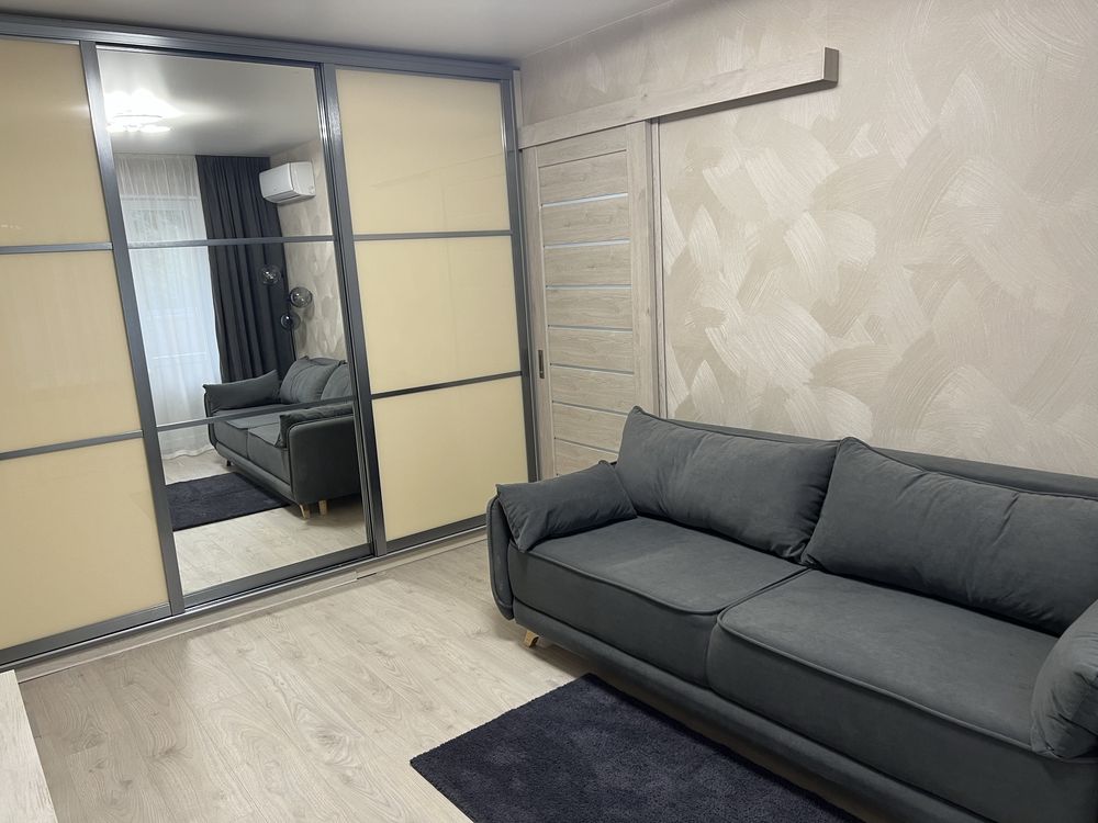 Modern Furnished 1-Bedroom Apartment near Vynohraddr Metro, Kiev