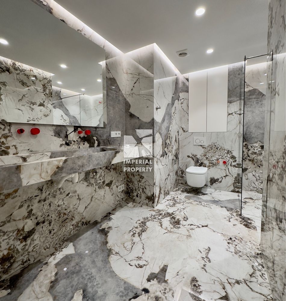 3-Room Apartment in Residents Park with Designer Renovation