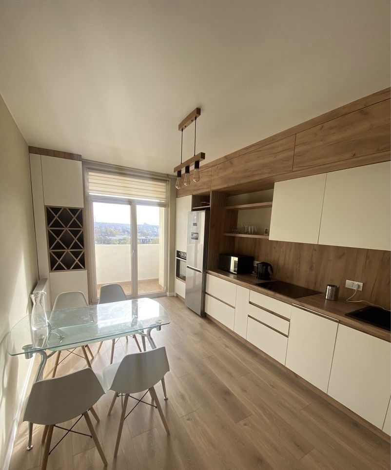 Spacious 2-Room Apartment with Euro Renovation in New Building