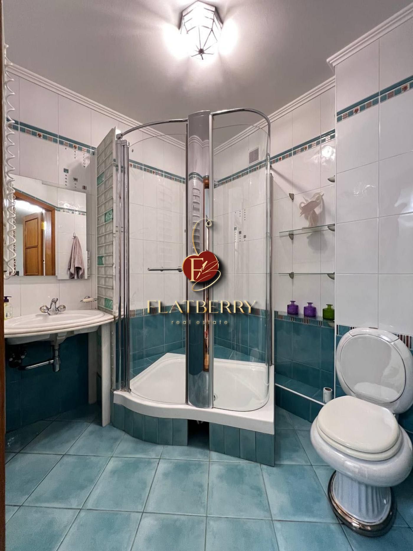Spacious 210m² Apartment Near Kontraktova Square
