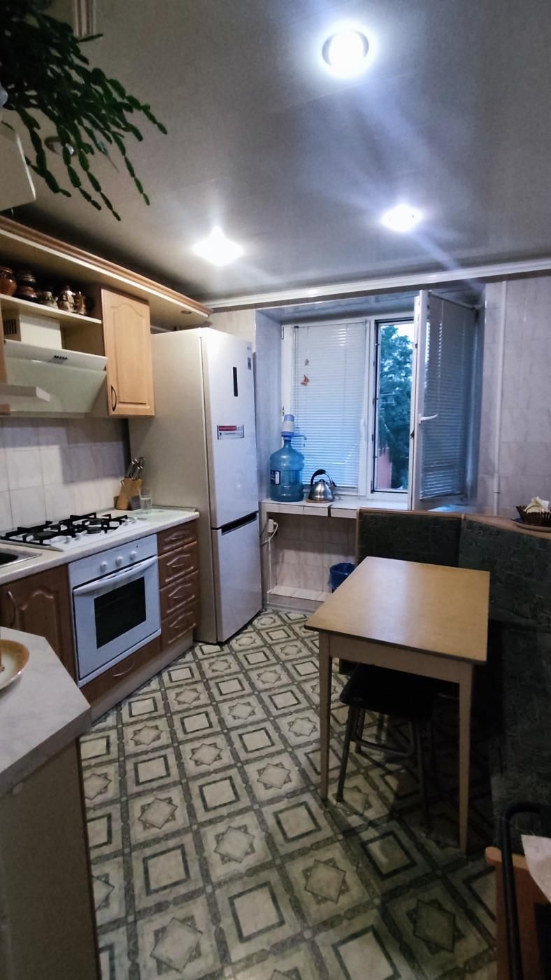 2-Room Apartment with Renovation in Aviatorskoe