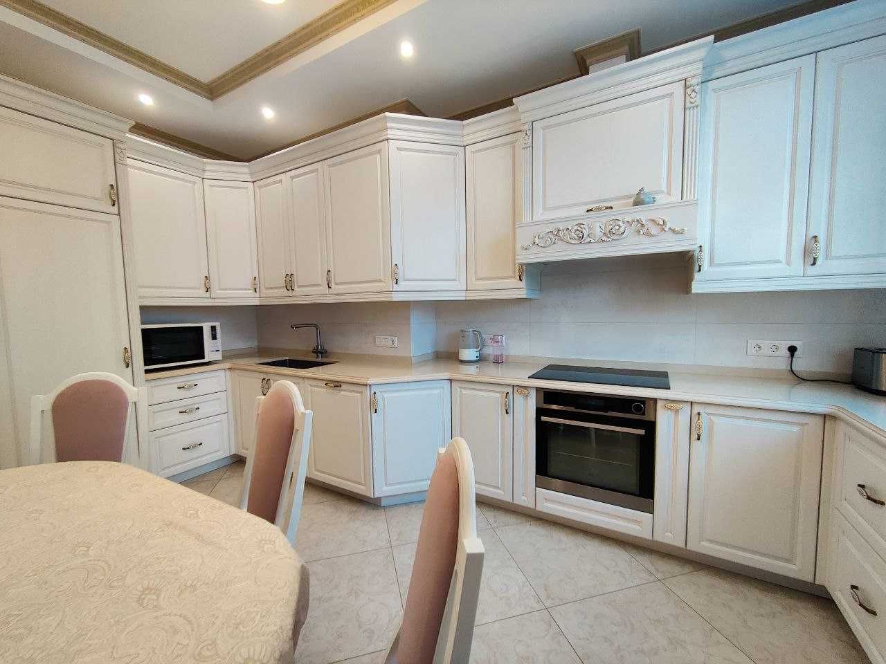 Luxury 3-bedroom apartment in Botanic Paradise complex near Botanical Garden