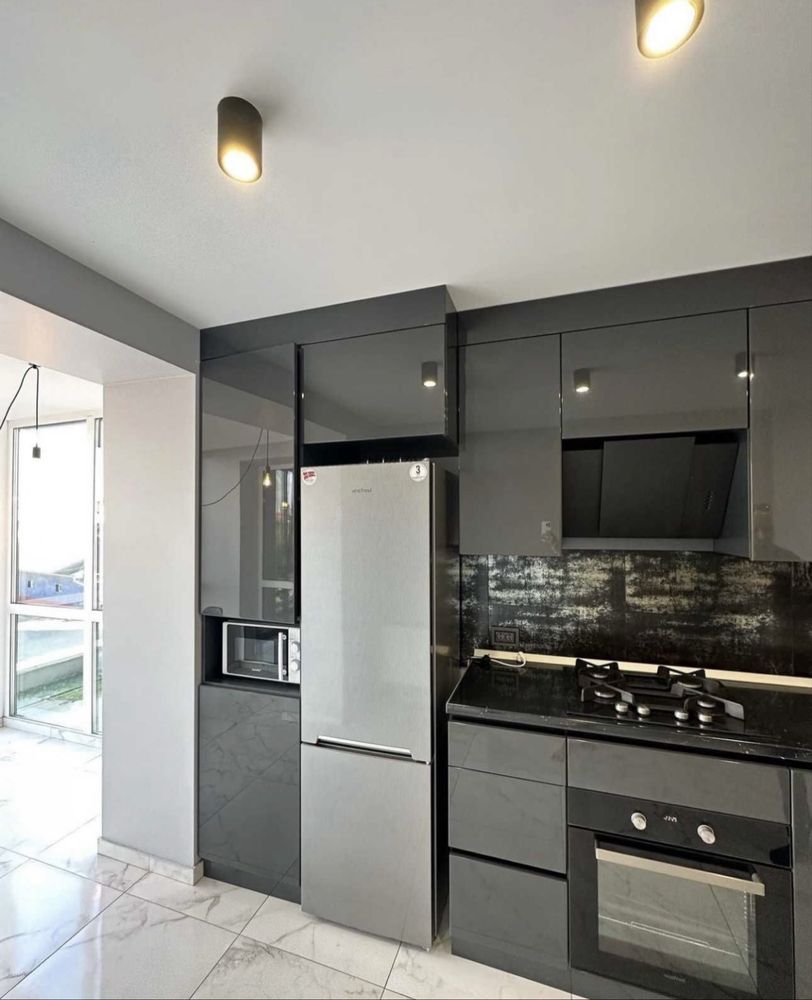Spacious 2-Room Apartment with Designer Renovation and Panoramic Windows