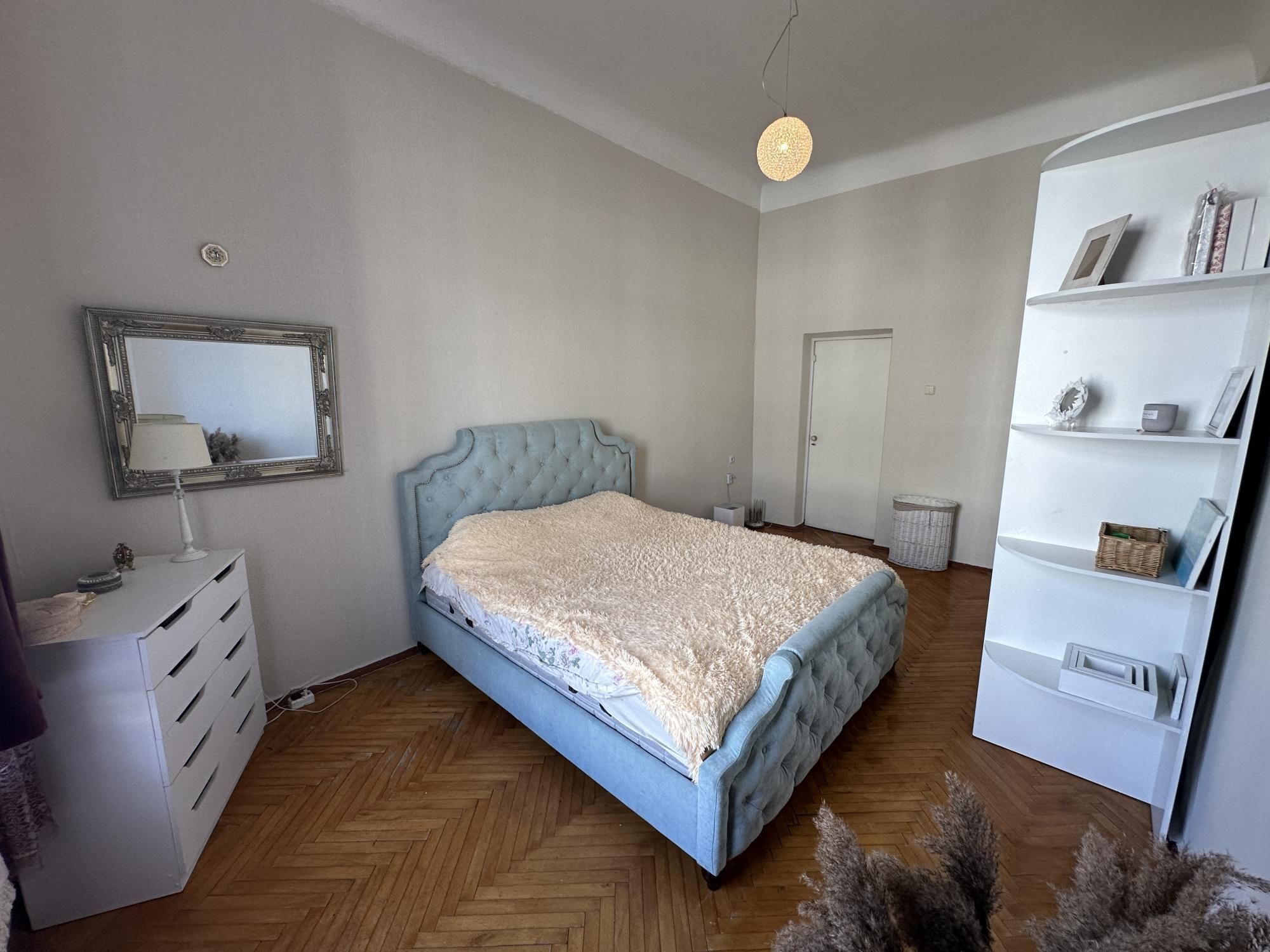 Central Kyiv Apartment near Landmarks, 64 sq.m, Separate Rooms