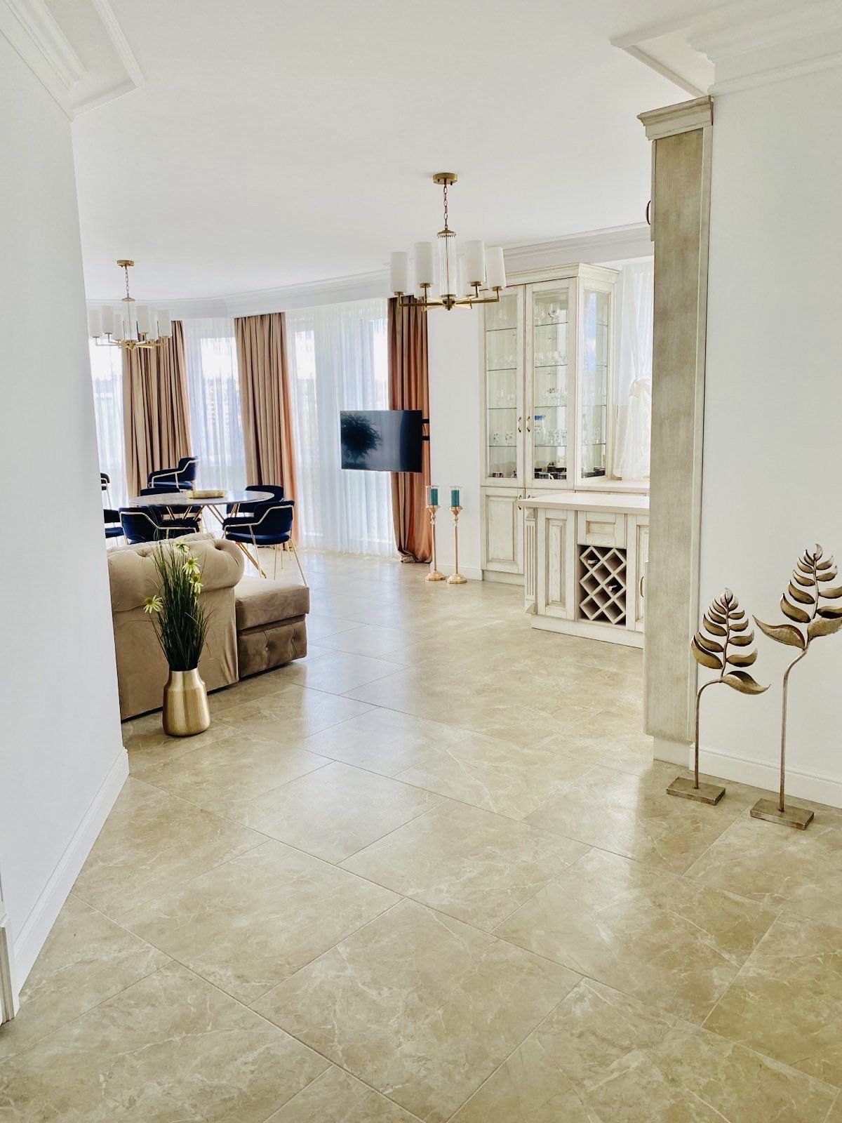 Luxury 3-room apartment with High Castle view near city center