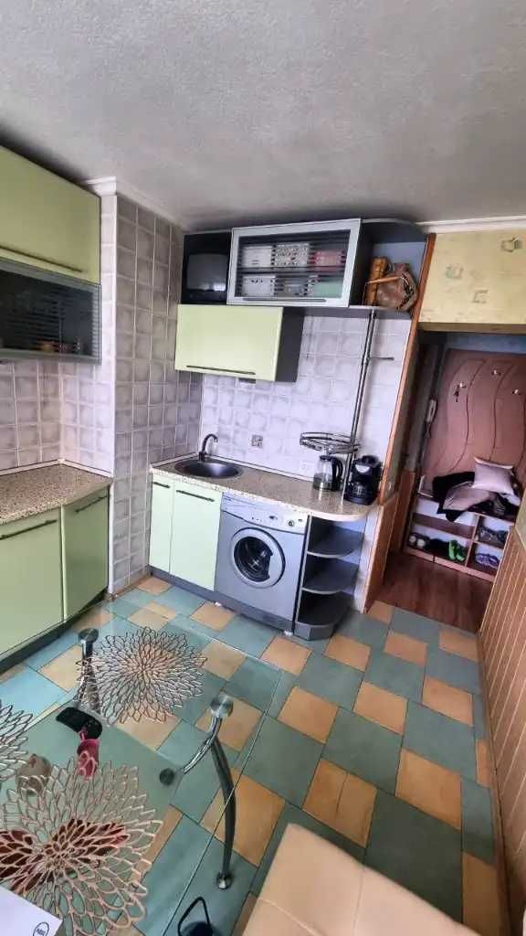 2-Room Apartment on Heroiv Avenue, Convenient Location, Pet-Friendly
