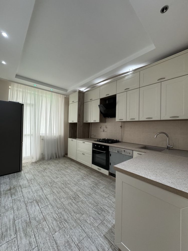 One-bedroom apartment in excellent location on Koshytska Street