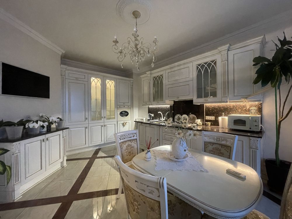 Furnished apartment on French Boulevard with full amenities