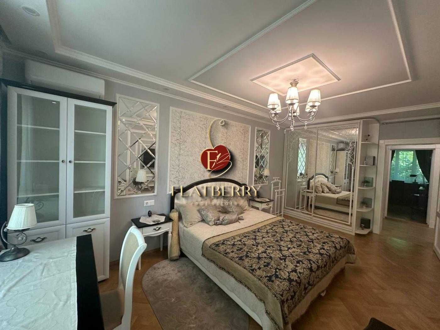 3-Room Apartment in Historic City Center, Near Metro Stations