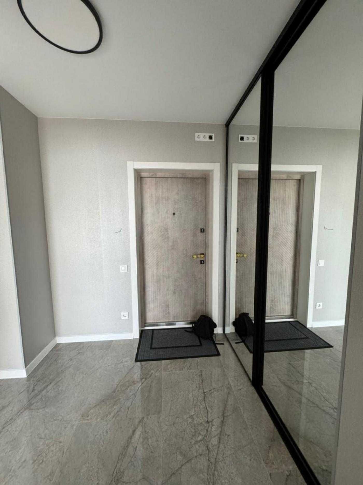 Modern 1-Bedroom Apartment with Underground Parking