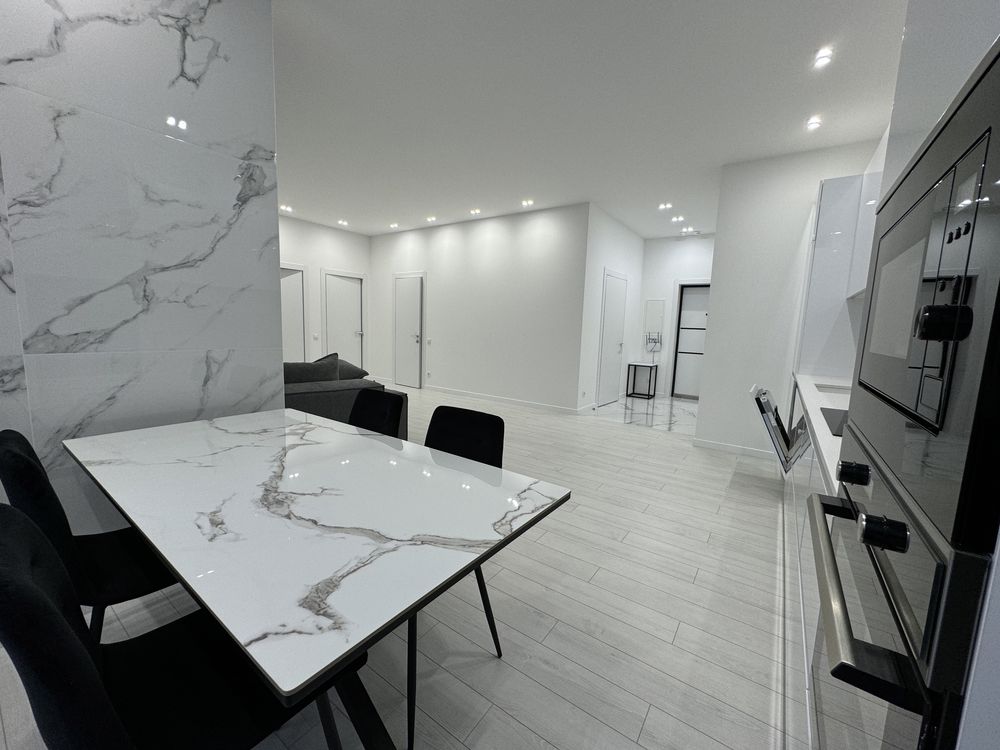 Modern Three-Room Studio in Novopecherski Lipki Complex