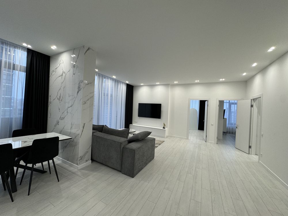 Modern Three-Room Studio in Novopecherski Lipki Complex