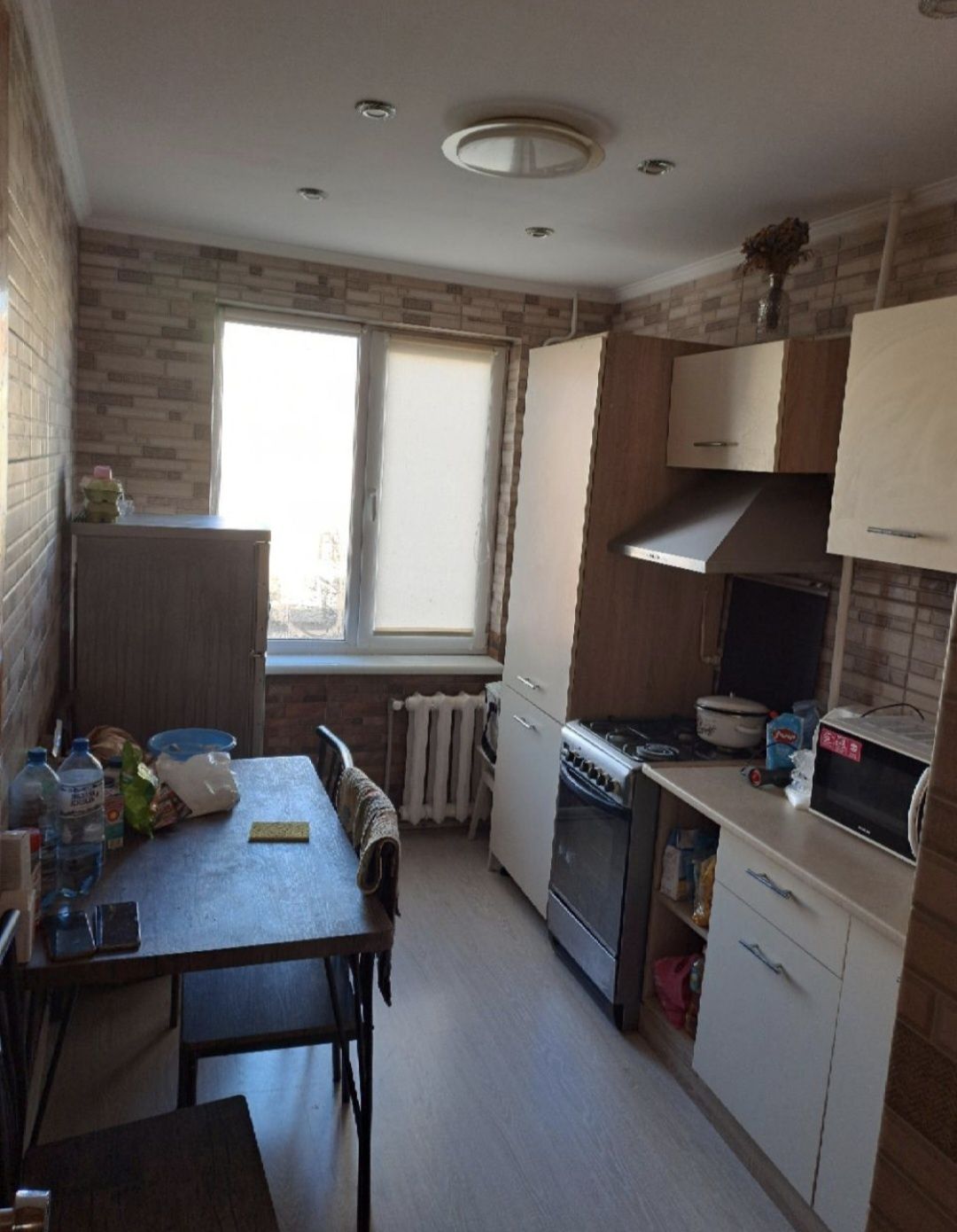 Three-room apartment in Rozvygovo area near School 13