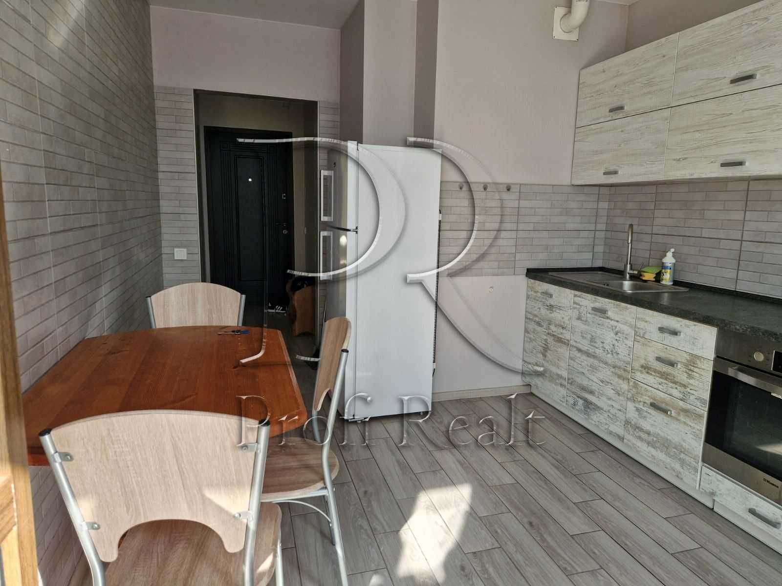 1-Bedroom Apartment in Varshavsky Complex, Fully Furnished