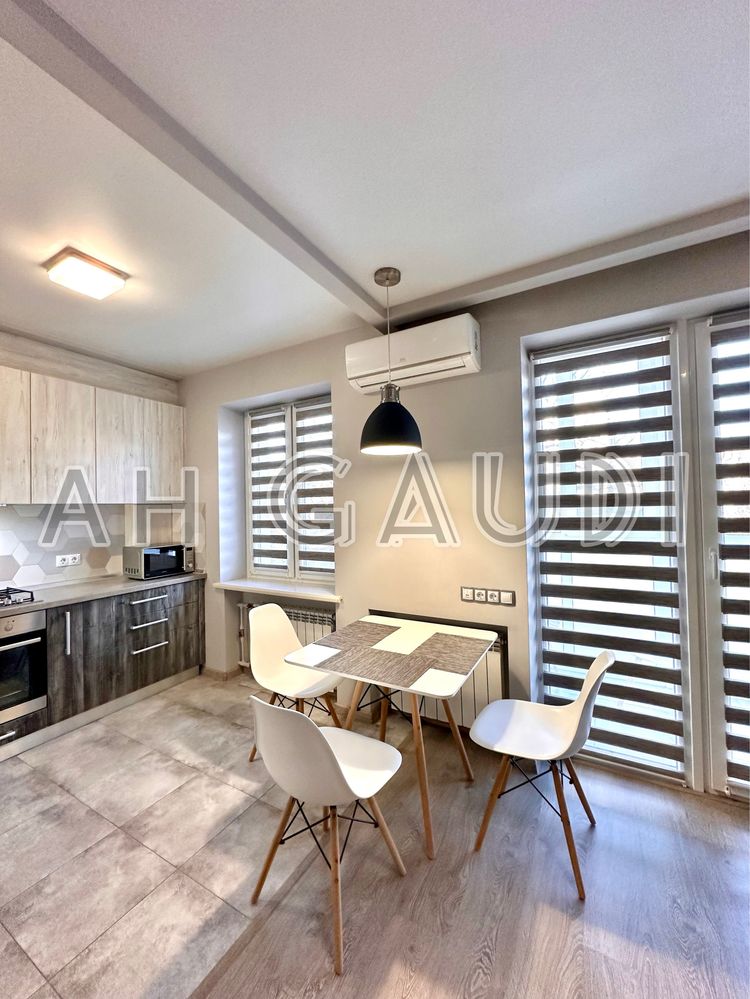 Central City Studio Apartment with Full Amenities