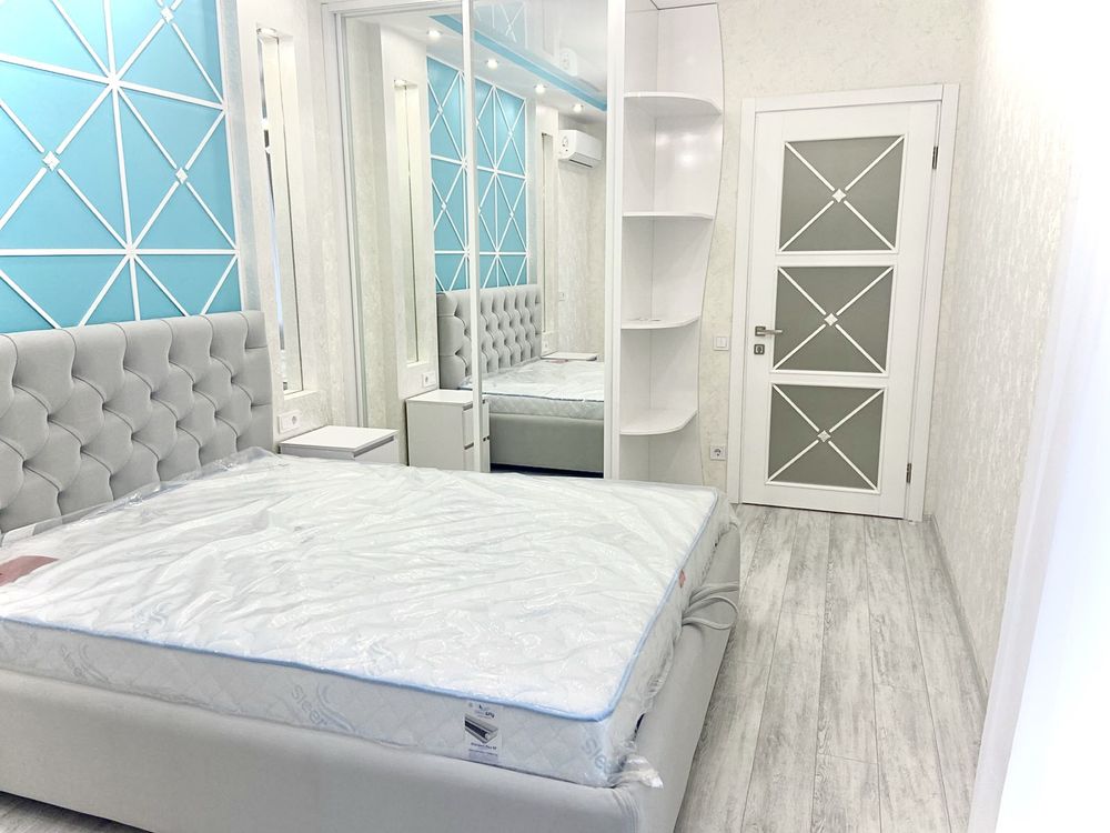 3-Room Apartment in Seven Residential Complex with Designer Renovation