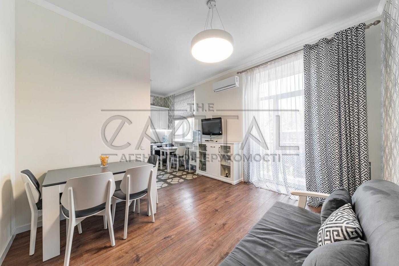 Two-bedroom apartment on Khreshchatyk Street with city center location
