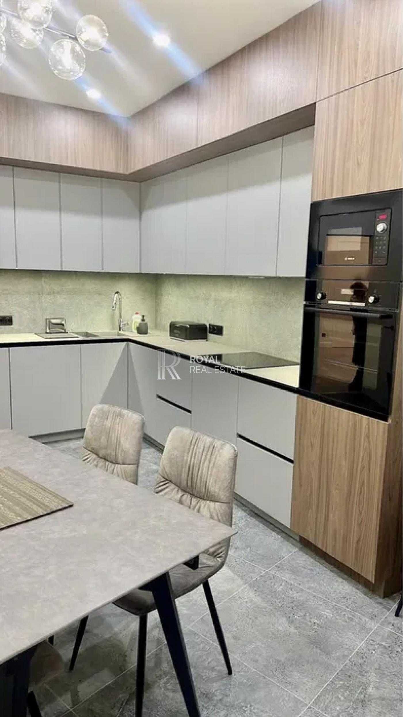 Luxurious 180m² Designer Apartment in City Center