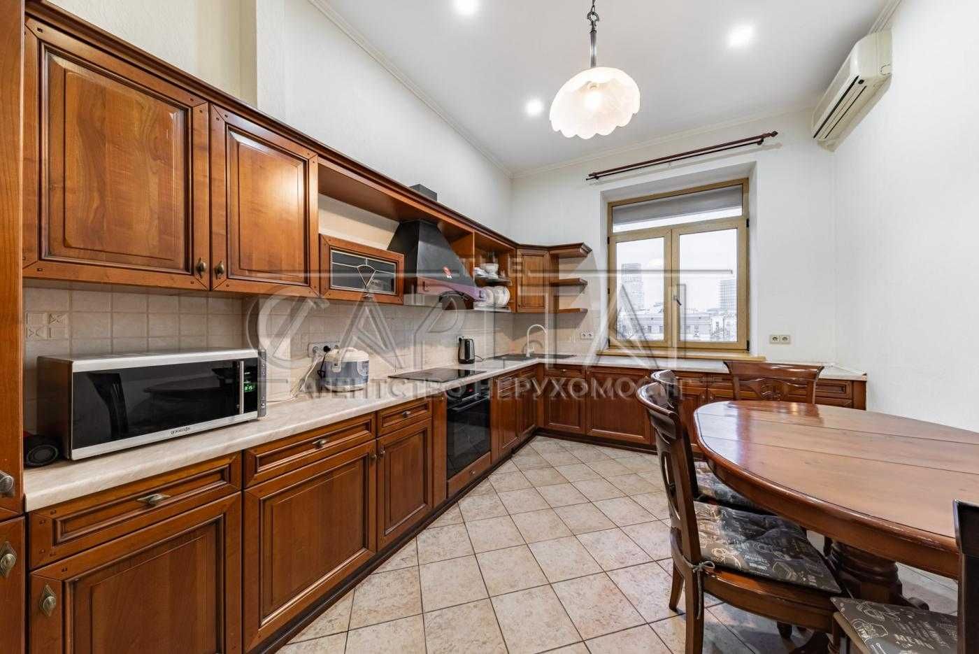 Luxurious 3-Bedroom Apartment in Novopecherski Lypky Complex