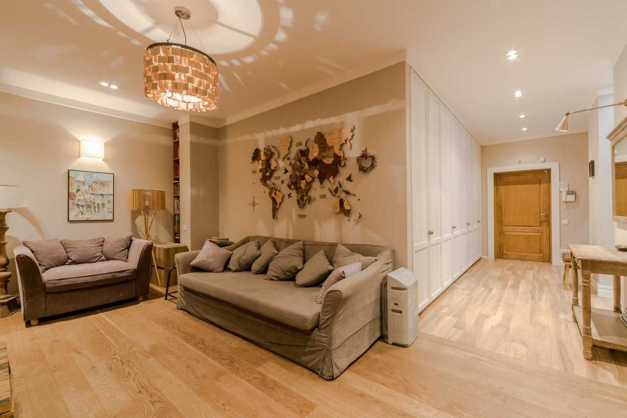 3-bedroom apartment in the heart of Podol, historic district with premium features