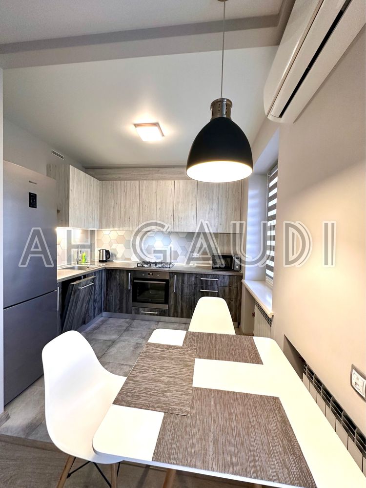 Central City Studio Apartment with Full Amenities