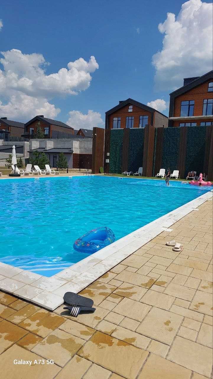Comfort City Lagoon-дағы бассейні мен өзен көрінісі бар пәтер